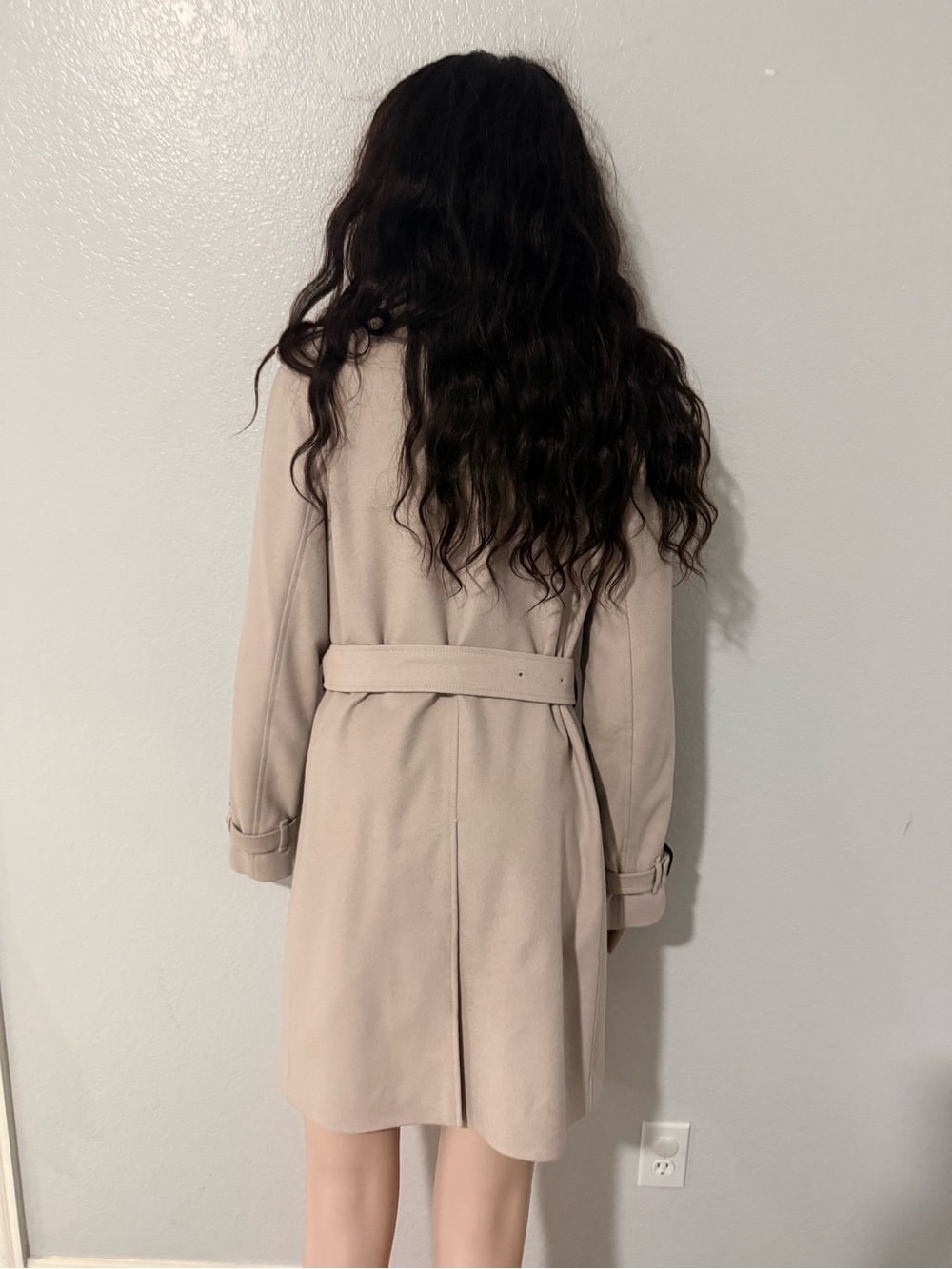 Burberry Beige Short Kensington Double-Breasted Trench Coat - Picture 5 of 13